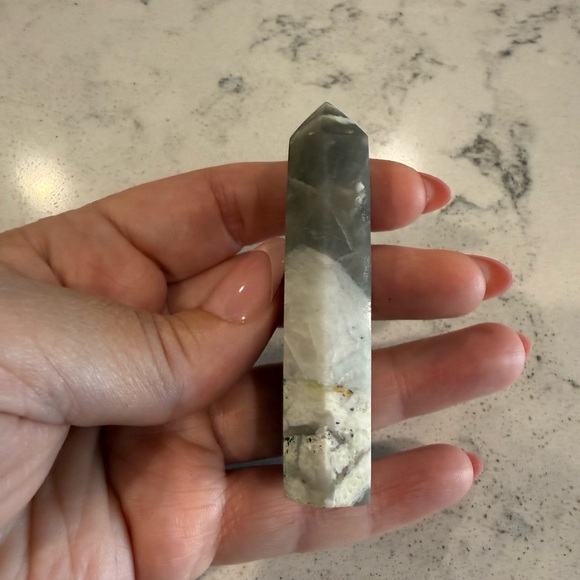 Agate Tower - Picture 4 of 4